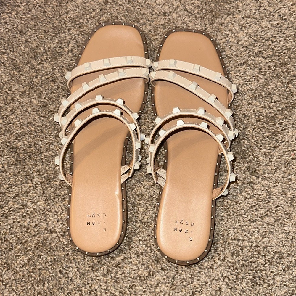 A new day sandals sz 8.5